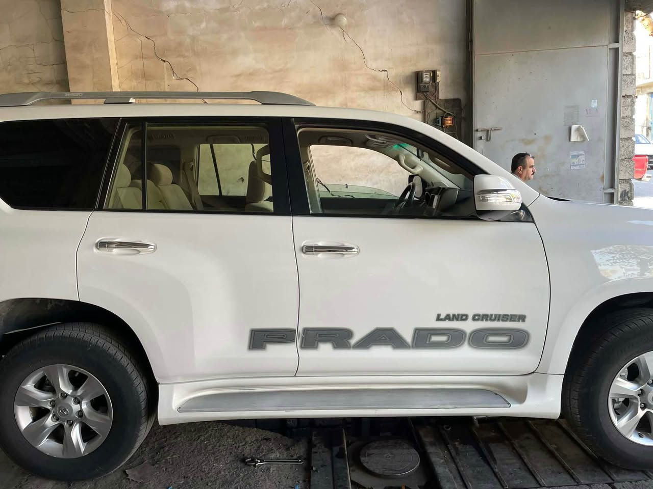 توێتا پرادۆ 2013
٢١٠ ھەزار رۆیشتوە چوار پستۆنە ٣جێی ساردە كوتە سەیارەیەكی زۆر خاوێنە كامل سێرڤسی بۆكراوە 
*********** سوران, أربيل
