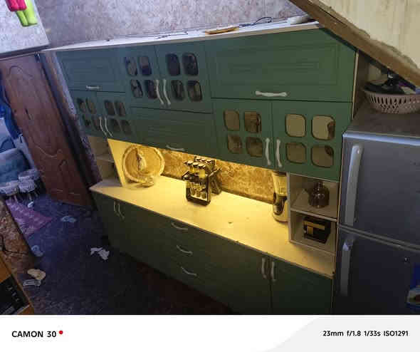 كاونتر  نضيف السعر ٣٠٠ الف هاتف *********** مكاني الدورة حي اسيا
