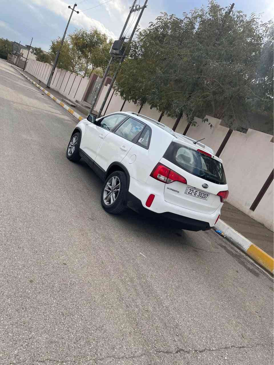 سورنتو 2014 خليجي شكل جديد 
محرك 24 دوش شرط لا صرف ولا بخار 
كير اتوتمتيك شرط 
صدر امامي خلفي جديد 
تايرات جديد 
كهربيات كامل شغال 
تبريد تدفئ
7 راكب   3قطعه تبريد
ماشيه 196 حقيقي 
بيه صباغ قطعه وحد جملاغ  سايق فقط بدون دواخل بدون معجون بدون فتح باقي مكفول
سونر موجود
سنويه رقم جديد شرط تحويل وكاله
سيارة حيل نظيف ما بيه نقص 
سعر 146 بي مجال 
مكاني كركوك روناكي 
*********** كركوك, العراق
