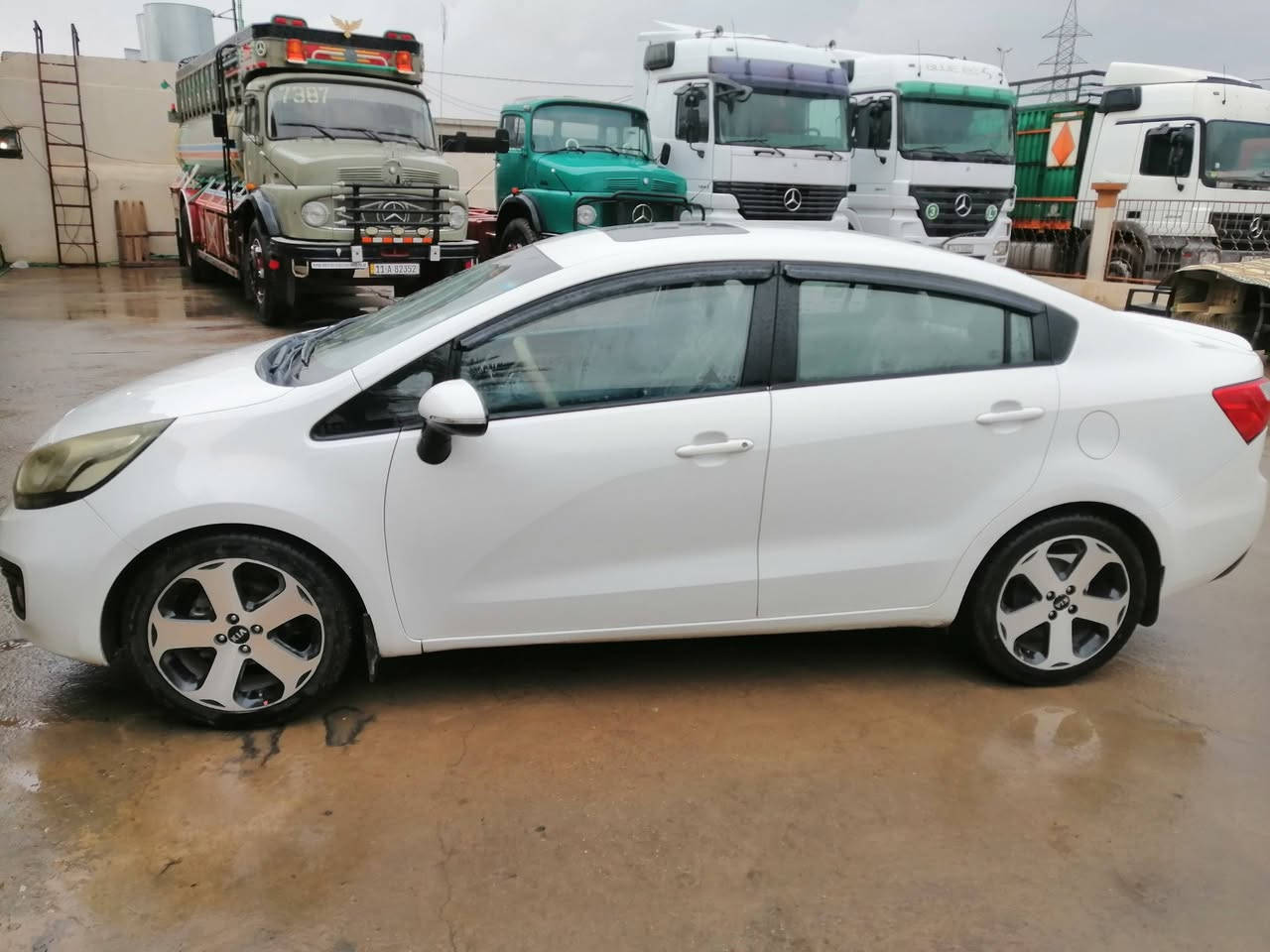 كيا ريو ٢٠١٢ محرك ١٦ وارد كوري كابون بانزين هزه جديده رقم جديد فول موصفات بيها تبديل باب اصلي شركه وبيها شويا تحيل بل سقف السعر ١٠٥ وبيها مجال
*********** عنوان السياره الموصل الايسر
