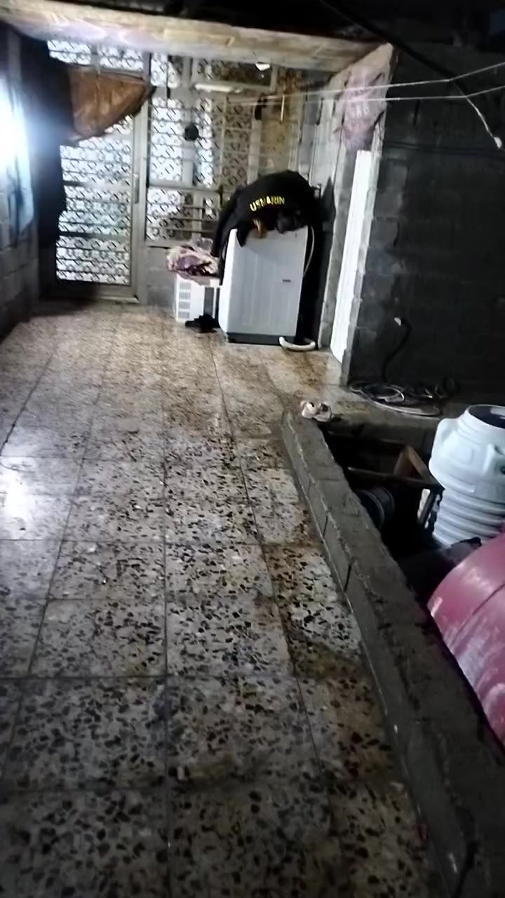 السلام عليكم بيتين المساحه 250 متر البيت الواحد مساحته 125 زراعي سند 25 العنوان شارع ابو احمد ثاني فرع عل يمين السعر 80 وقابل للتفاوض للاستفسار واتساب ***********
