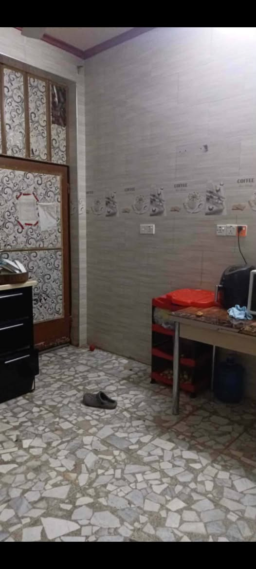 دار للبيع طابو زراعي سند 25 المساحه 100متر مربع طابق واحد بناء نظيف الموقع المحاربين خلف مدينه حمورابي يحتوي على صاله هول مطبخ غرفه نوم مجمع صحيات السعر 85 مليون للاستفسار مكتب النبل للعقار والبناء والهندسه *********** أستاذ علي ***********
