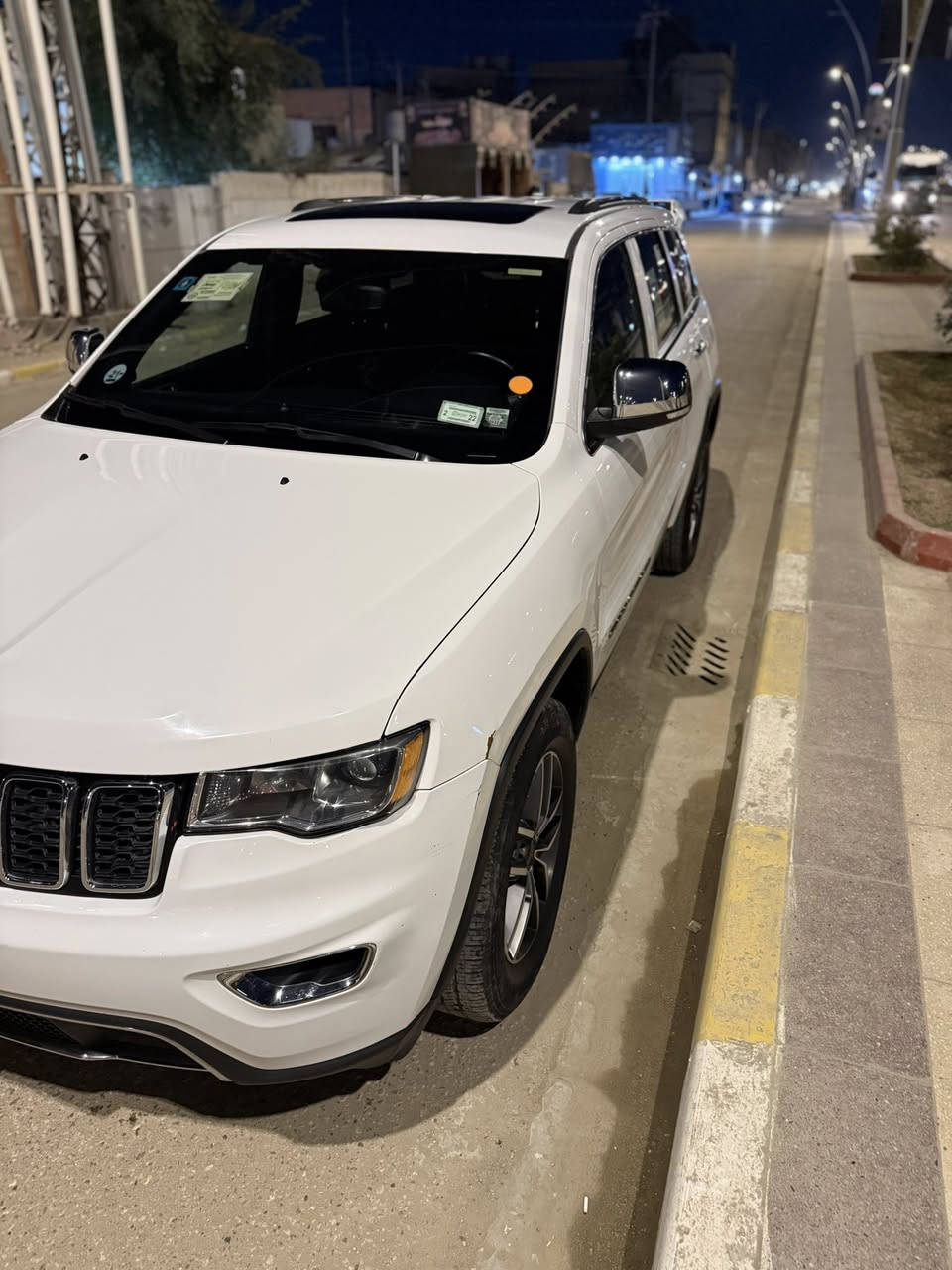 السلام عليكم   ( للبيع فقط )
السعر  265 وبيه مجال بسيط للشراي يخابرني ويامر امر

جيب كراند شيروكي ( JEEP GRAND CHEROKEE )   

اللون : ابيض 

الفئه : LIMITED PLUS  

موديل: 2021

رقم السياره: بغداد تحويل اي وقت   

المحرك: 6 سلندر 3600 ( كفاله )

المسافه المقطوعه : 40 MI

حاله السياره :  (تقرير غرق تعمل وتسير شرط قطره مابيه وشرط الفحص ) كفاله من الصبغ ( لاضربه ولاصبغ ولاتبديل ولافتح ) 
**********************************************
1- فتحه سقف ( سلايد رووف )
2-كاميرا خلفيه دواره 
3- شاشه كبيره مع نظام ملاحه نفكيشن GPS
4- رادار خلفي وجانبي 
5- توقف ذاتي عند فتح الباب
6- داخل جلد اسود بلاد  
7- دخول ذكي بصمه
8- سستم صوت الباين مع سماعات الباين 
9- شفتات استيرن 
10- حساسات خلفيه واماميه
11- المقاعد الاماميه ( حضن ) وكهرباء
12- مرايا متحسسه للاضاء العاليه + نقطه عمياء 
13- المصابيح زنون بلاد ( عالي وناصي )
14- شاشات خلفيه بلاد 
15- مري قلاب + اشاره بالمري + هيتر بالمري
16- المقاعد الاماميه والخلفيه تدفىه وتبريد مع استيرن تدفئه
17- كرسي السائق خزن ميموري ( وضعيات الجلوس )
18- جنطه كهرباء 
19- استيرن كهرباء 
20- دفع رباعي 4*4
***********************************************
*السياره نظيفه وناصبه وكدامكم الصور ومابيه نقص* كير تبريد كفاله ع وضع الشركه  

مكان السياره : ذي قار ( ناصريه )

 ***********
واسف ع الاطاله
