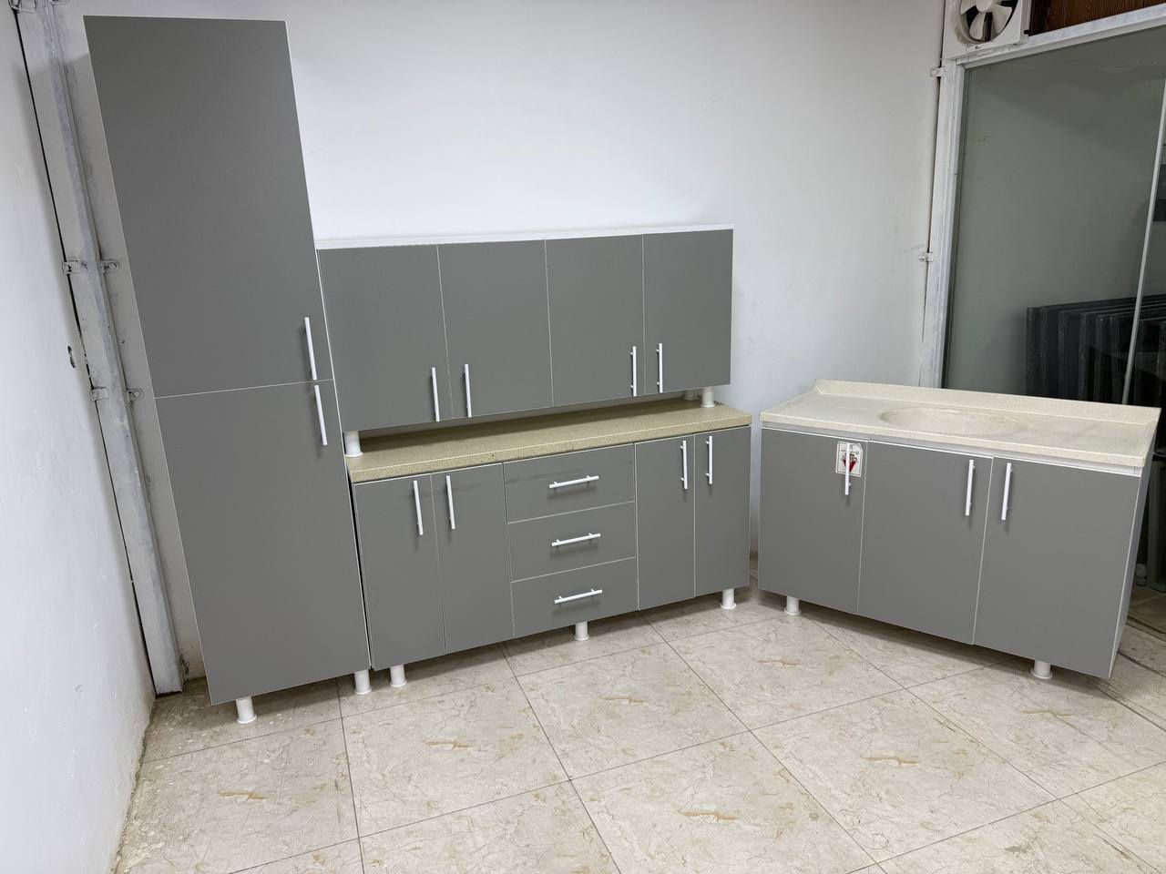 كاونتر متر ونص ارضي والملحق مترونص
+ ڤاترينا 50 سم 
السنك متر و20 مرمر 
سقف الارضي بديل المرمر 
للحجز ولاستفسار مراسله الصفحه 💫
🚛 🚛 🚛 🚛 🚛
تتوفر لدينا خدمة توصيل
 كافه محافظات العراق


**إذا كنت صاحب هذا الإعلان وتريد حذفه لأي سبب، رجاءا أرسل رسالة إلى الدعم الفني**