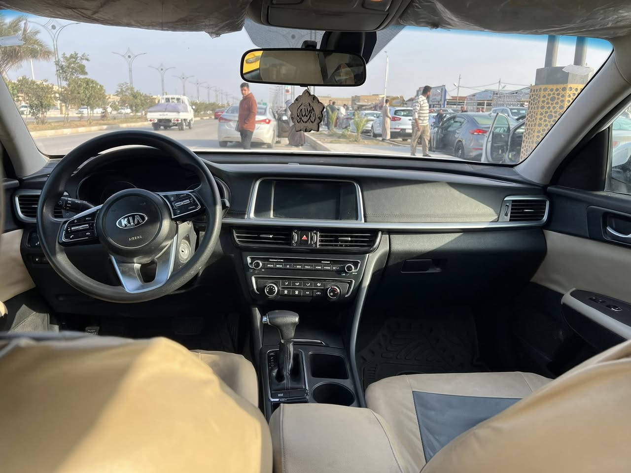 السلام عليكم
كيا اوبتيما موديل 2020 أمريكي فئة  fe حادثها جاملغ نفسيته معمر وبنيد فقط من دون اي دواخل

السياره معوقين وباقيلها سنه وتخلص والمعوق يسوي وكالة عامه باي وقت 

مكينة وكير مكفولات مكينه 2400 GDi مكفوله عن التبخير والتنقيص والدوانز 

تبريد تدفئة خير من الله 

مواصفات بيها حلوه 

رادار امامي وجانبي 

كامرة دواره 

شاشه ايباد ابلاديه 

ويل كب حجم 17 

تخم تاير جديد حدادية جديده السياره جديده بمعنى الكلمة 

سعرها 142 وبيها مجال 

للتواصل ***********
