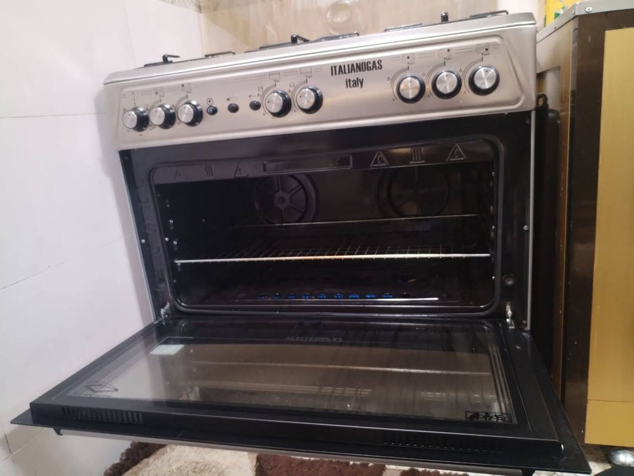 السلام عليكم
طباخ إيطالي خمس مشاعل للبيع استخدام قليل 
السعر ٣٠٠
العنوان بغداد البياع
للتواصل تفضل خاص


**إذا كنت صاحب هذا الإعلان وتريد حذفه لأي سبب، رجاءا أرسل رسالة إلى الدعم الفني**