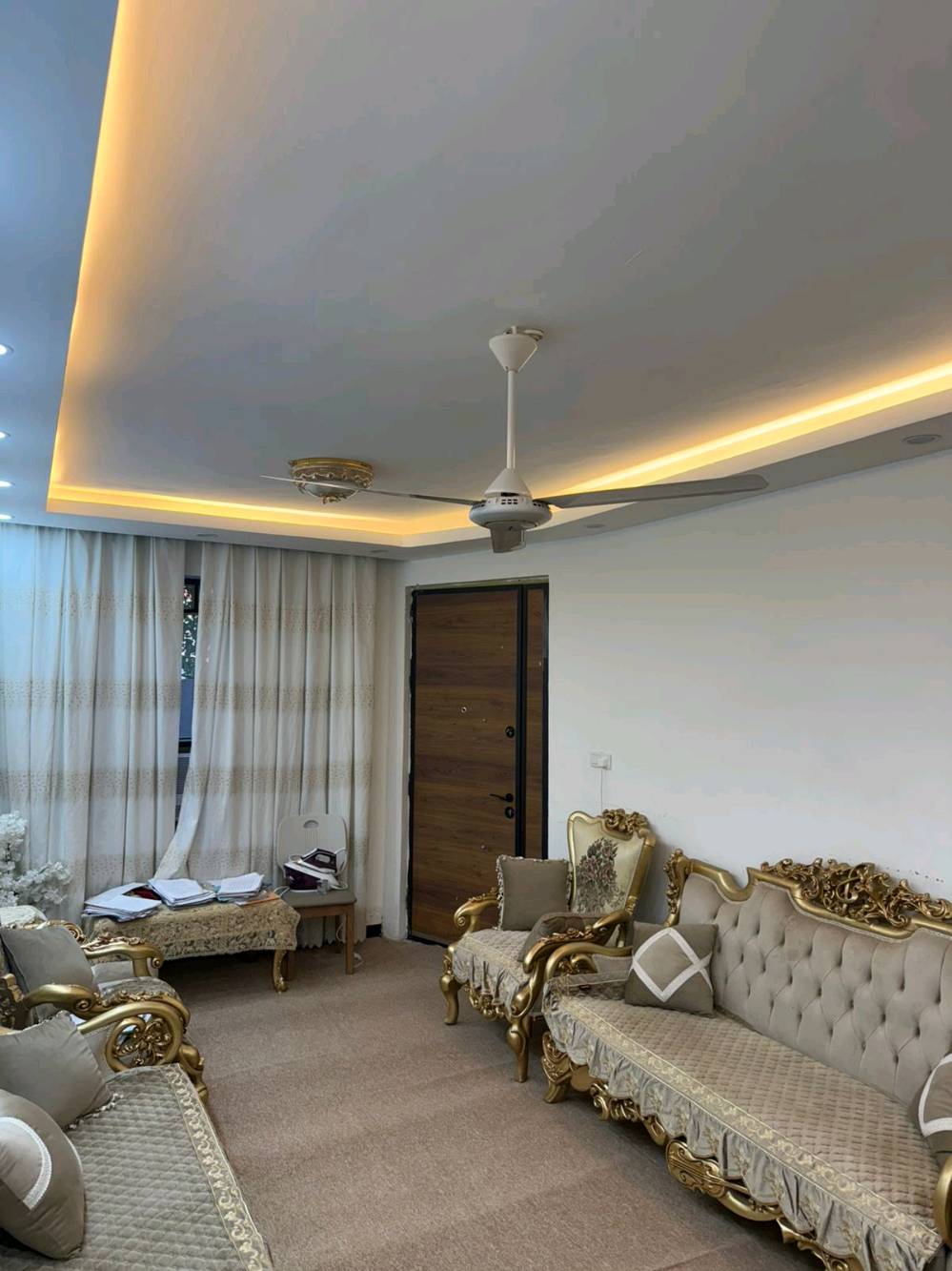  ملك 125 متر طابقين منطقة حي الاساتذة قرب اسواق دبي وملعب الاساتذة يحتوى المنزل على 3 غرف نوم ومخزن يصلح غرفة ومطبخ وصالة استقبال وممر واسع و3 حمامات(ثنين داخل المنزل وواحد خارجي) للاستفسار ورؤية المنزل التواصل مع: +964 775 843 7521سعر المنزل300 مليون قفل