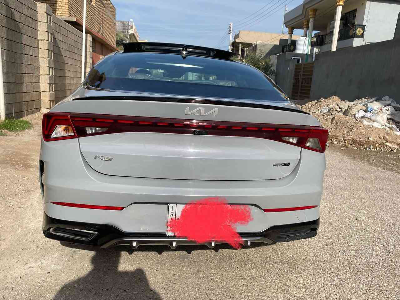 السلام عليكم 🌹
للبيع كيا K5
ماشية (114) كيلو متر 
الفئة جيتي لاين فول مواصفات 
الموديل 2022
رقم بغداد ( معوقين) سنة وتصير حرة 
الضرر بنيد صبغ + بابين عكس سائق صبغ
المواصفات 
1- حجم المحرك ٤ سلندر ١٦٠٠ تيربو 
2- كامره
3- رادار خلفي + امامي 
4- رادار جانبي مانع اجتياز 
5- بصمة ابواب + تشغيل عن بعد 
6- زنون عالي ناصي 
7- سقف بنوراما 
8- مقاعد جلد اصلي احمر مختوم جيتي لاين
9- اشاير بالمري 
10- مقعد السائق كهربائي 
11- هاند بريك بصمة 
12- تحديد مسار 
13- شاشة كبيرةً مع كامرة دوارة 
14- ستيرن رياضي حرف D مختوم جيتي لاين
15- مثبت سرعة 
16- شاحن هاتف 
17 - شاشة كار بلاي واندرويد 
18- ٤ وضعيات قيادة ايكو+ سبورت + سمارت + نورمل
19- فتح جنطة بصمة وعند الاقتراب 
20- قيادة ذاتية على خطوط البيضاء 
وباقي المواصفات معروفة في فئة جيتي لاين
ملاحظة مهمة // السيارة عليها ادامة كاملة تخم تاير + بلاكات وكالة + مجاول + هيدروليك القير 
السيارة تاخذها ماتصرف عليها ربع دينار ان شاءالله 
السيارة تاخذها مني شرط المكينة والكير 
وترايها للبصرة بشرط 
وبيها تعديل بسيط في الشاصي الامامي الايمن
اخي العزيز صور السيارة + الحادث + السونار موجود بالمنشور شوفهن وكلب على راحتك                               ( الوكالة تريد خاصة تريد عامة ) من صاحب السيارة 
صاحب السيارة معوق اخرس شاب 
***********
***********
السعر (( 150 )) وبيها مجال 
مكان السيارة ديالى
