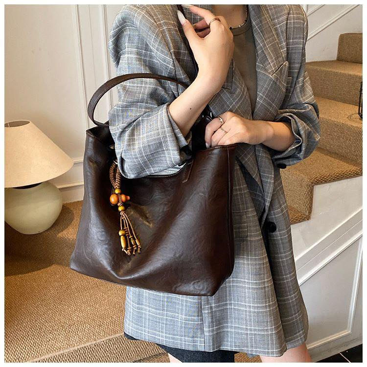 ❣️جــديــد  الانسه ❣️

حقيبه (جامعيه ) حجم كبير  مختومه من داخل جلد طري سوفت 

 شغل اصلي كوالتي عالي ضمان  

  
لمراسله
واتساب📲***********
انستغرام 📲4use0 📲
العنوان // شارع 13 // قرب مجمع المقيم // مقابل ازياء الجوهره
يتوفر توصيل داخل النعمانيه 🛵 وباقي المحافظات 🚖
