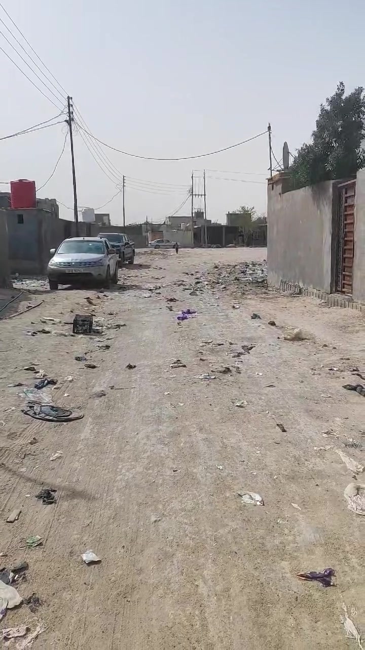 قطعت ارض للبيع مسيجه مساحته 200متر السعر 10مجال بصيط المكان البصره الزبير خلف معارض الزبير الشراري يتصل ***********
