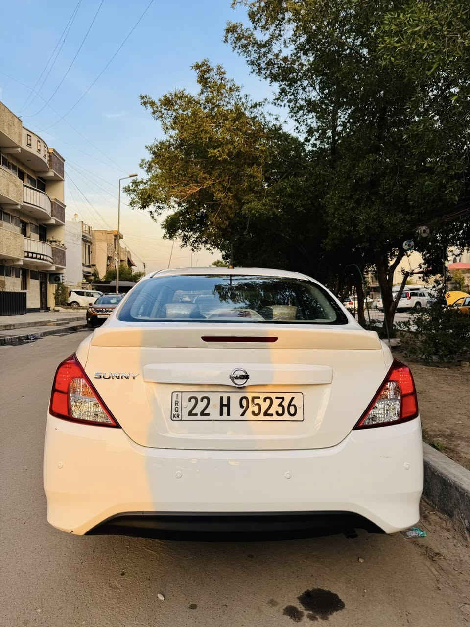 السلام عليكم 
نيسان سني موديل 2025 ضمان شركة نيسان 
مواصفات 
تبريد قطعتين اربع جامع كهرباء شاشة اصلية 
كامرة وحساس + بلاجكترات + اشاير بالمري 
تحكم ستيرن + تحكم مري سبايدر خلفي 
ماشية 20 الف كيلو متر مكفولة كفالة عامة ( فقط رصعة بالجامغ الخلفي مبينة واضحة وصغيرة ) 
مكان السيارة بغداد 
للاستفسار / *********** 
السعر 127 ورقة وبيها مجال جداً بسيط
