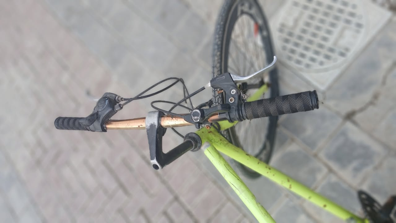 بايسكل رياضي للبيع
حجم 26
نضيف اي عطل مابيه
السعر:-70 الف وبي مجال 
عنوان مكاني بغداد الشعب 
رقم الهاتف :-***********
