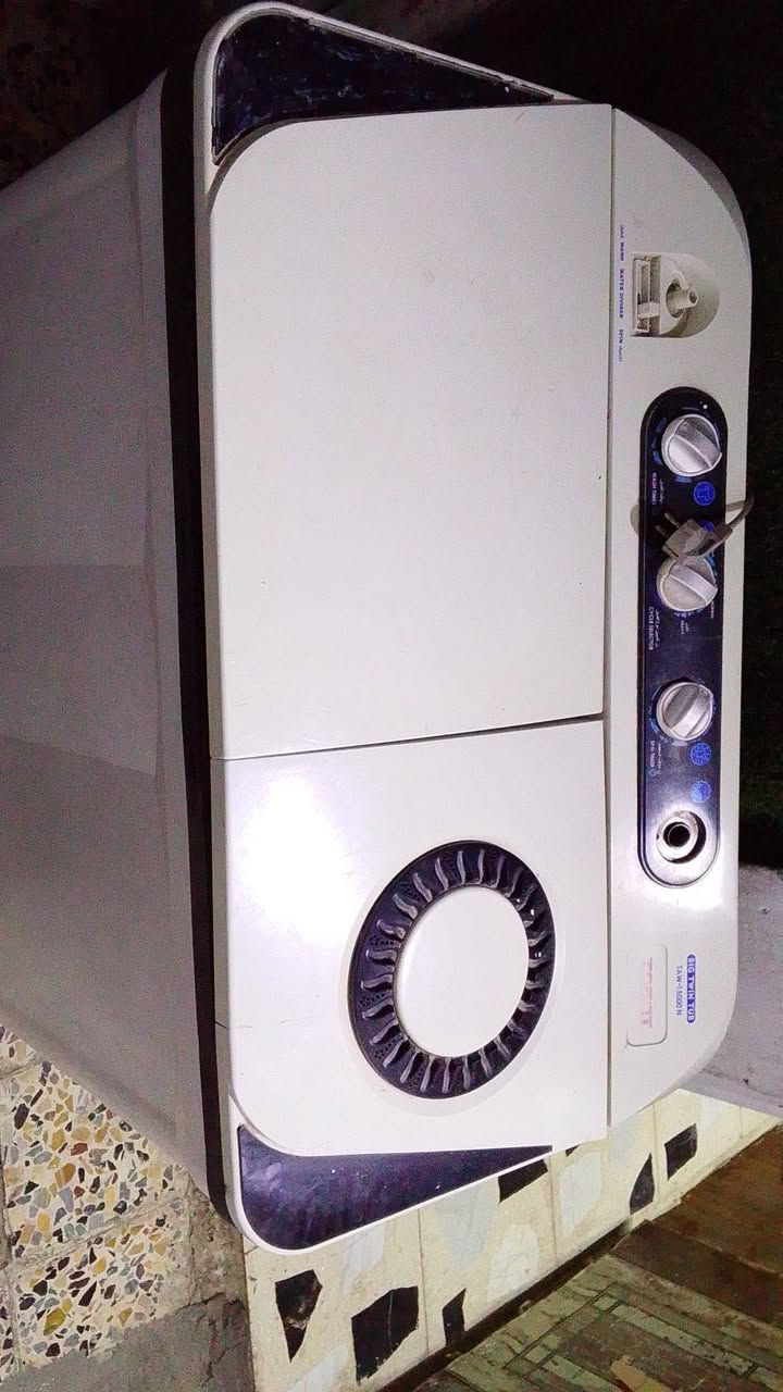 السلام عليكم ثلاجة وغساله
ثنينهن ع شغل 
ثلاجة كونكورد 16 قدم نقصها يده مالت الباب فقط 90 قفلها
والغسالة غسل وتنشيف شغال ومرتبه 60 قفلها
عنوان مدينه الصدر 
***********
