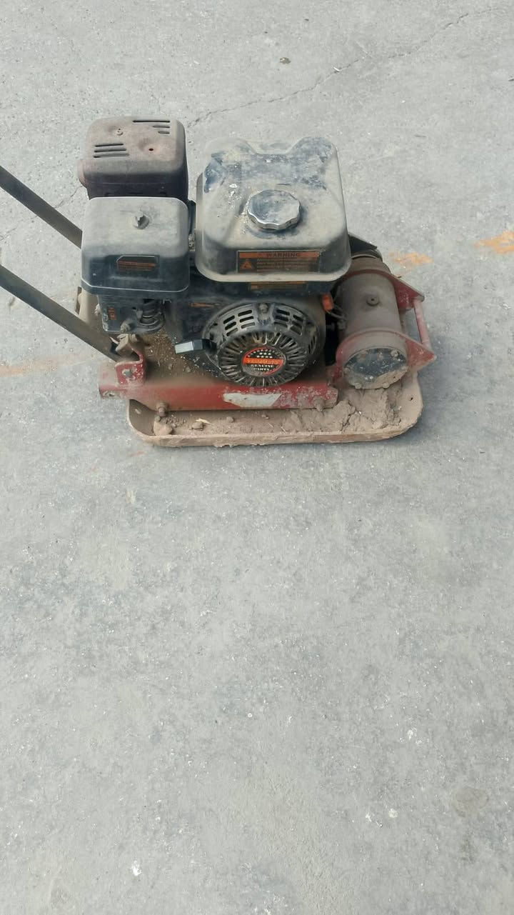 السلام عليكم 
حادلات عدد ٢ #للبيع 
شغالات ونظيفات 
#الموقع بغداد حي الاعلام تقاطع درويش 
قرب مطعم كص الاغا 
مقابيل جامع الحميد
***********
