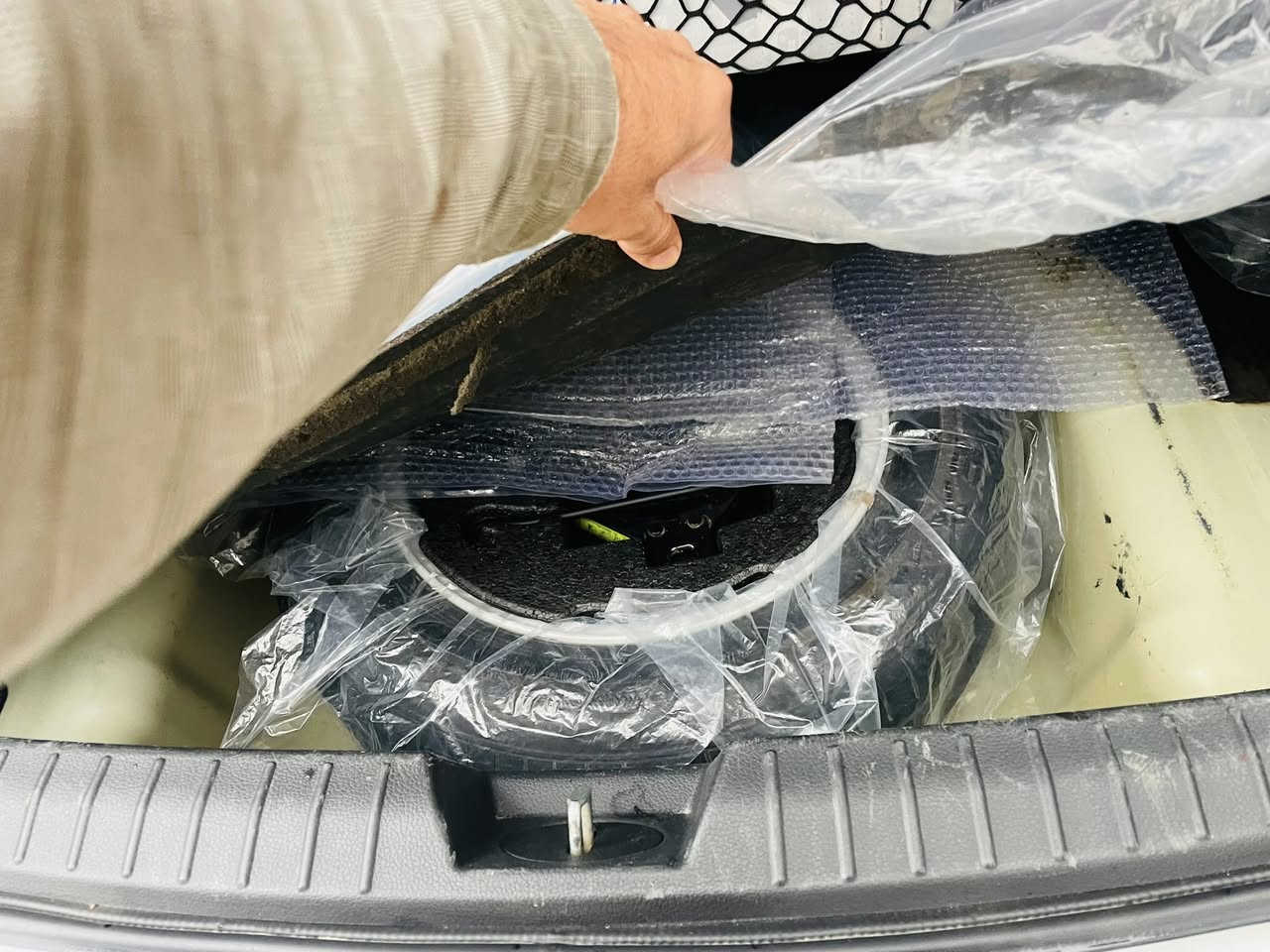 اوبتيما موديل 14ماشيه90سياره جديد رقم نجف تحويل ثاني يوم سياره مكفوله من ضربه وتبديل شبر بداير الهلال جاملغ الخلفي صبغ تبريد ومكينه وكير وحداديه وتايرات جدد مواصفات مكينه 2000تحكم ستيرن شفتات تبريد خلفي ماناقصه برغي 
مكان سياره الناصريه الاداره المحليه عجبتك سياره اتصل رقم***********
