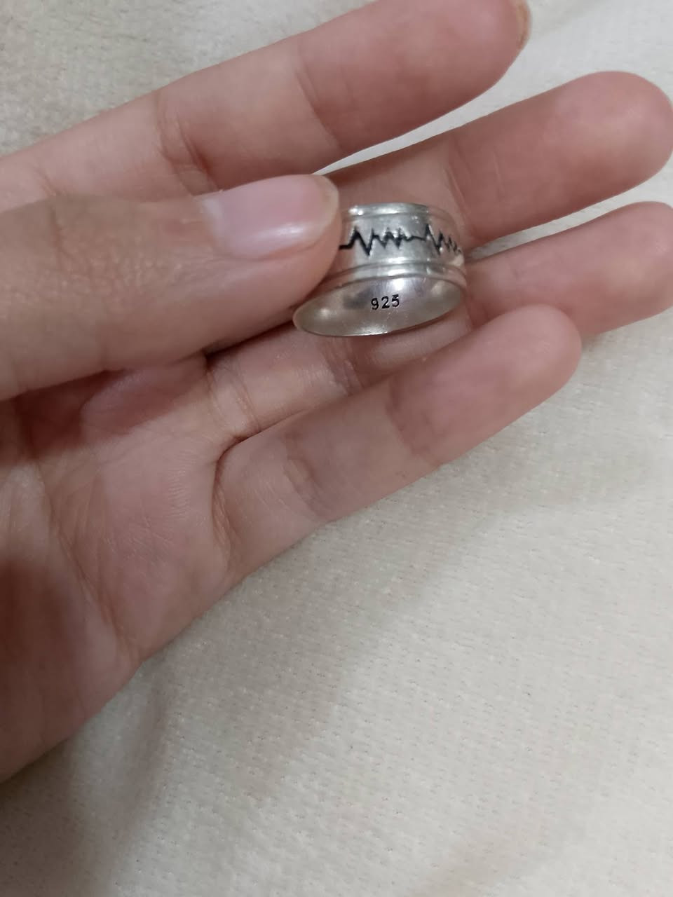 حلقه فضه ختم 925 سعر 15 علئ اول تم وبلعافيه


**إذا كنت صاحب هذا الإعلان وتريد حذفه لأي سبب، رجاءا أرسل رسالة إلى الدعم الفني**