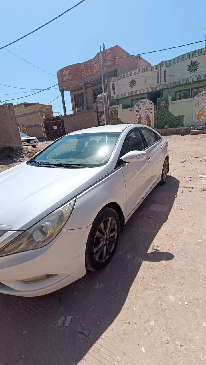 السلام عليكم 
سوناتا 2011  مضلع خليجي 
محرك 2000
بيه باب صبغ وهلالات ورا صبغ
السعر 105 وبيه مجال 
مكاني نجف                                       ***********
