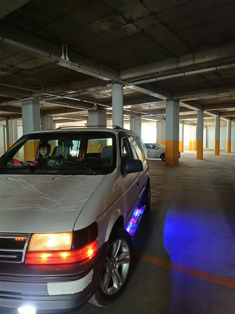 دوج 93 محدثه 2007 نينوى
سياره مكفوله كير مكينه صدر كهربائيات كلهه شغاله سياره كلش حلوه ونظيفه ومرتبه
مكان السياره زاخو
صاحب السياره الشرعي بالموصل
***********
