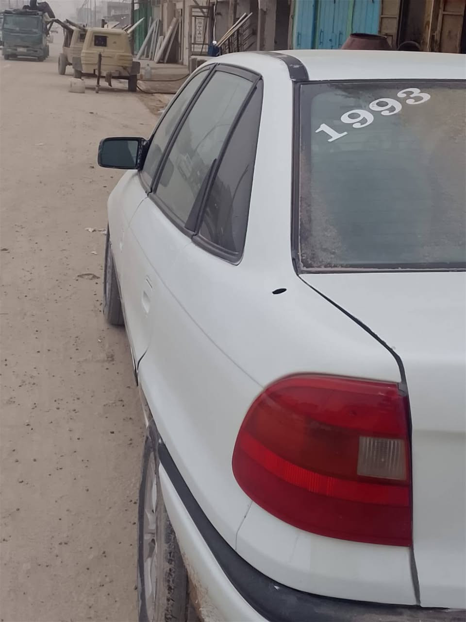 استره للبيع موديل 93 بغداد محرك 1600 صاحبها موجود السعر 35$ وبيها مجال  الاتصال ع الرقم ***********
