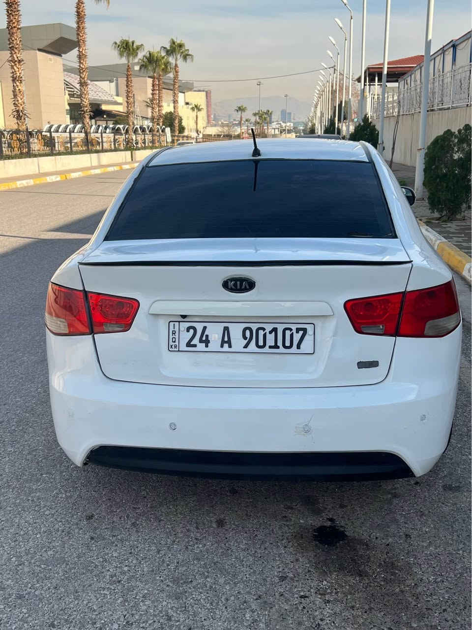 كيا سيراتو 
رقم سنوي جديد
طخم تاير باتري جديد
مرايات شفط تحكمات بلستيرن
ثلاثا كير شفتات كير بلستيرن 
السياره على وضع الشركه
مسجل وتبريد بيانو 
كير محرك بشرط لامفتوح لاملعوب بي 
جاملغ ونص بوند صبغ بلا شاصي بشرط 
المشي180كيلو
رقم تلفون*********** ***********
السعر 103$ دهوك, العراق
