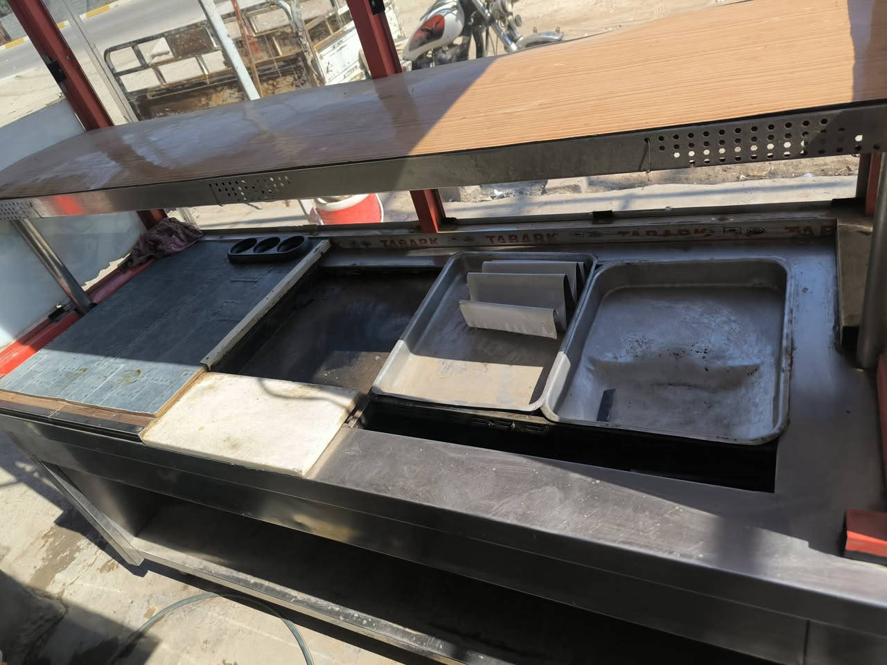 سلام عليكم غراض مطعم البيع السعر خاص 
***********
