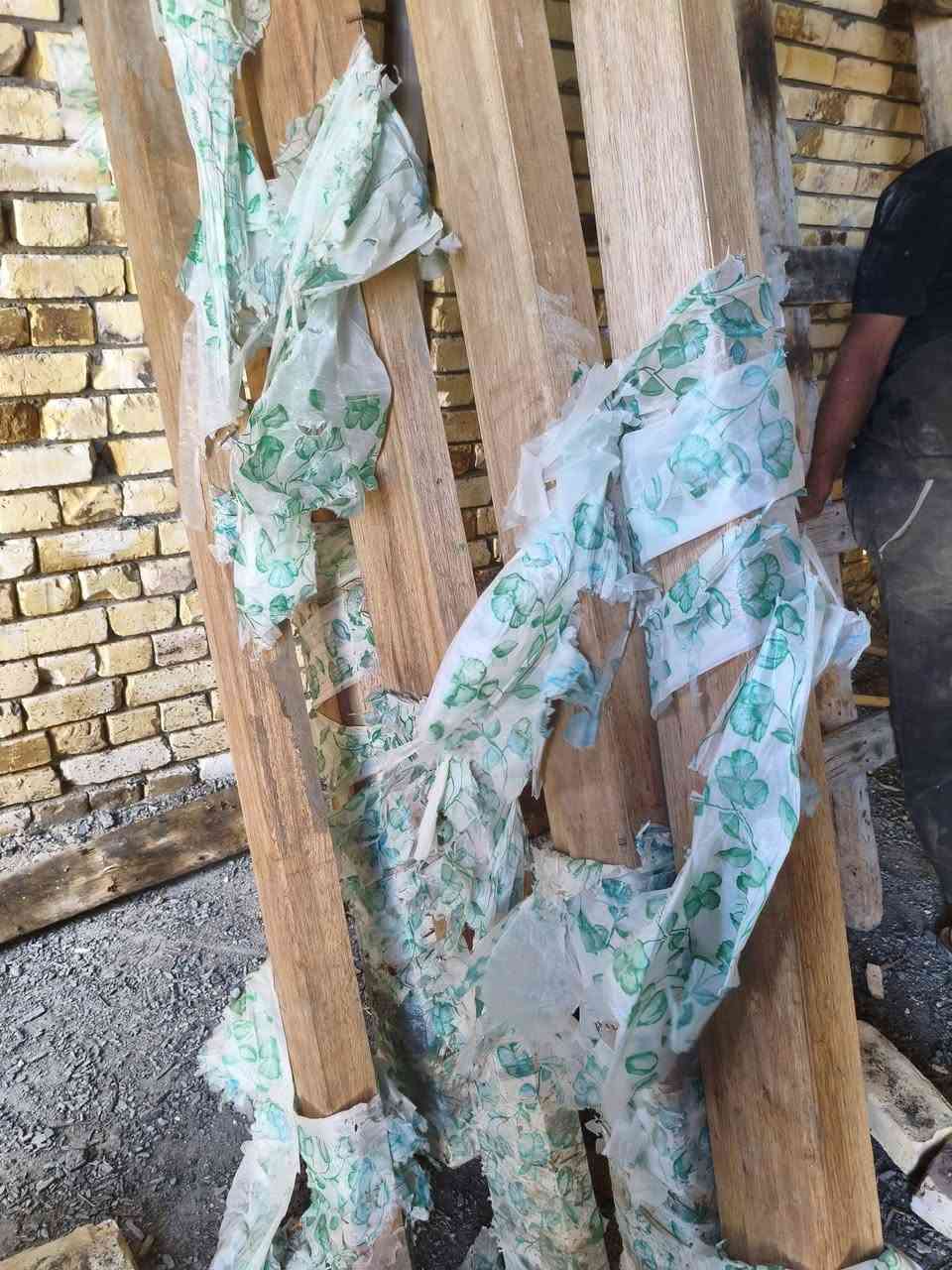 جراجيب ابواب خشب جاو للبيع عدد 5
250سم  بعرض 100سم.   3قطع
250سم بعرض110 سم       2 قطع 
للأستفسار الاتصال على الرقم ***********
