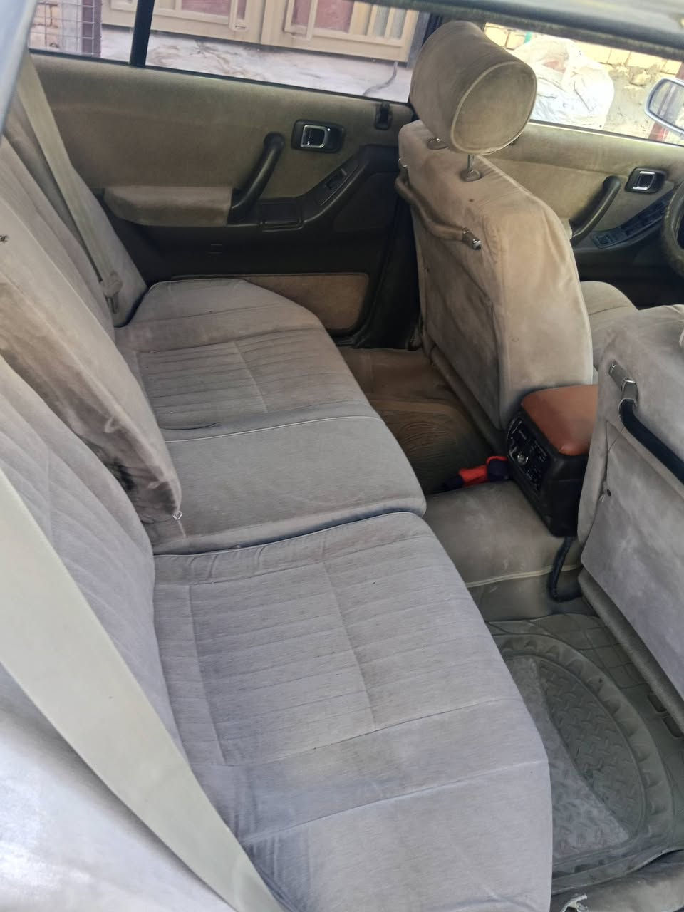 سلام عليكم سيار سيدان استيشن لبيع فقط السعر ٦٠وبيه مجال رقم ***********السياره في ذي قار مركز حي الفداء
