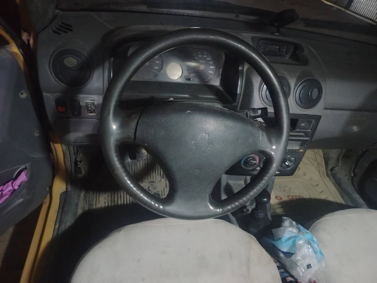 سلام عليكم سياره للبيع رقم قادسيه مكان دوانية سياره جاهزه من كلشي من گير مكينه حداديه تخم تاير ومصفره من كلشي راعيها يريد مداور سياره 20011 نفخ مامتواجد على فيس رقمي ***********
