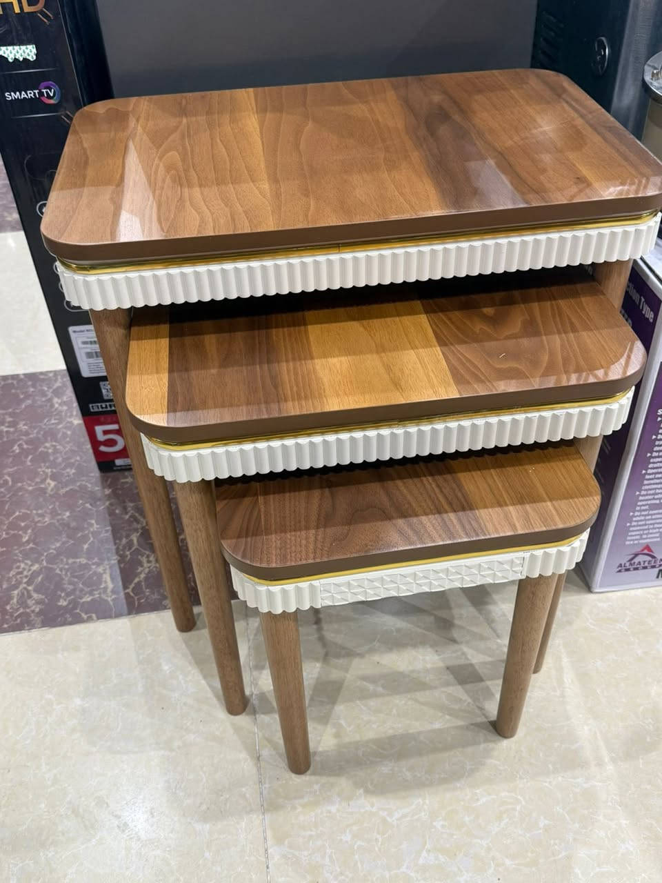 معرض صلاح آلدين للأثاث المنزلي للجمله والمفرد 
وصول طبلات خشب زان مصري ثقيل 
صبغ حراري لامع شي خرافي وراقي 
3 مدرج فقط ابيض جوزي بسعر جمله 
***********
العنوآن تكريت الزهور مقابل كليه تربيه البنآت مجاور تانكي المآء قرب غصن الزيتون
