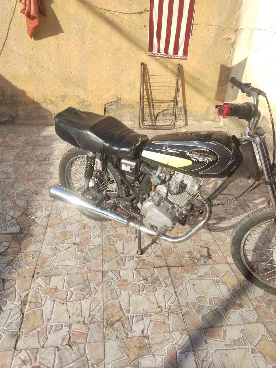 سلام عليكم شباب طبعن دراجه ابيعلك كوم حديد ب 450وبيهه مجال المكان بغداد جسر ديالئ ***********رقمي؟
