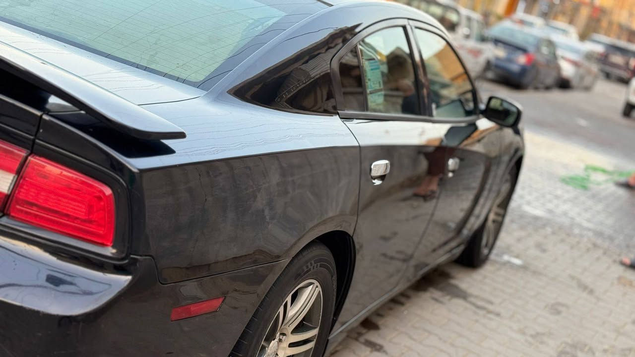 سلام عليكم جارجر 2014 للبيع لون اسود رقم عربي  حولنا انكليزي الرقم ذيقار  تخم تاير جديد كير حداديه شرط تبريد تتفئه كله شغال كير طياره شاشه صغيره السعر 155 وبيهه مجال بصيط للستفسار عله الرقم ***********
