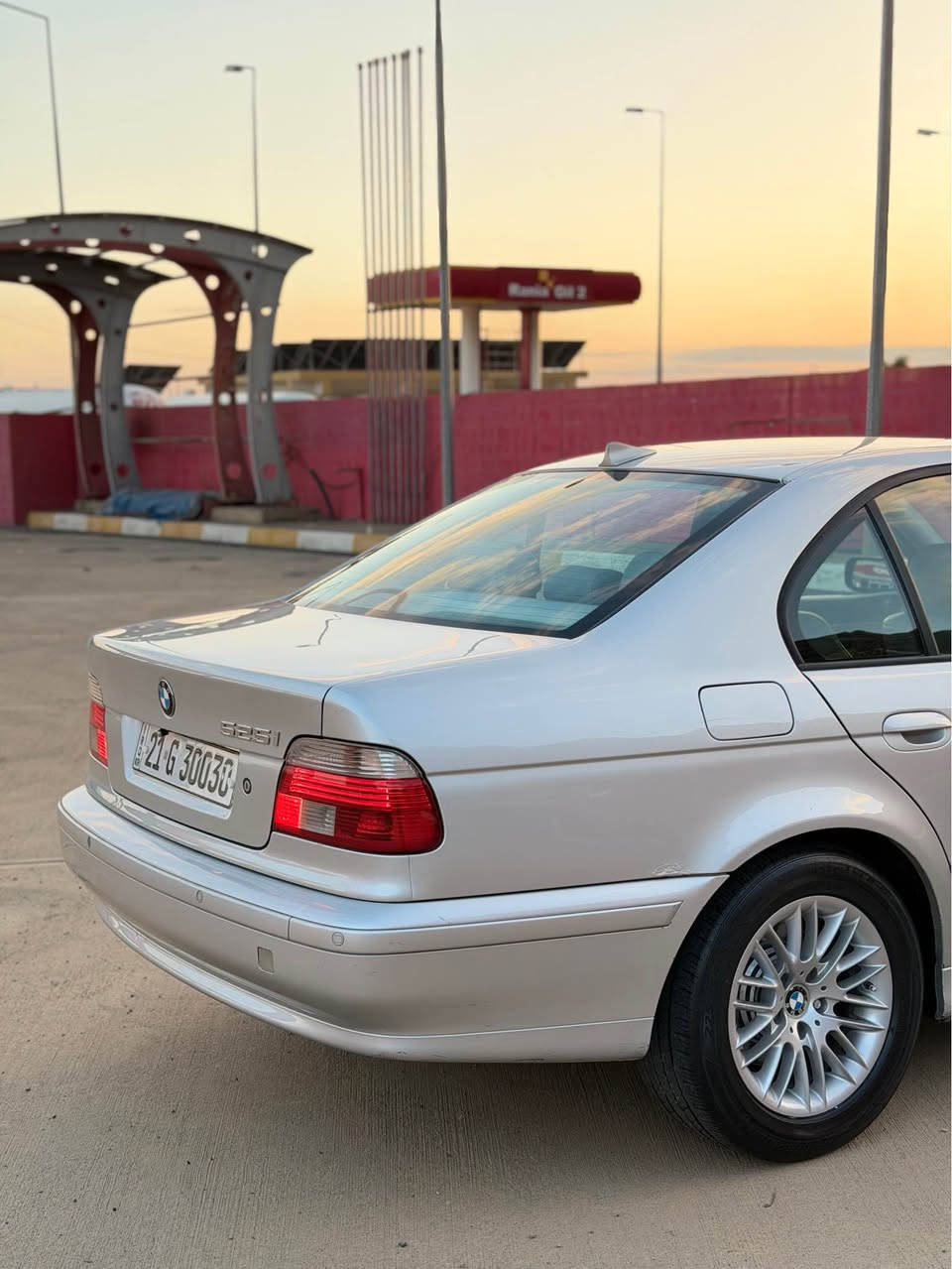 BMW 2001  سەقەر
 سەیارەکە زۆر جوانە هی مالانە پاک و خاوێن ماوەتەوە  

مواسەفاتی تەنها سلایت نیە  فولە کوشن جلد   و بەرە دەگا جلد  و کوشن بەرز و نزم  و ئاوێنە کارەبایی و لیدی  بن دەگاکانی  تەبریت لەمس و  تەحەکوماتی سەر سوکان و  سەیارەکە پێویست بە وەسف ناکات مواسەفاتەکانی دیارە  و زۆر جوانە

سەیارەکە :١٥٠ هەزاری واقحی ڕۆشتوە 
 
وەکو بۆیاخ بی بۆیاخە  سەیارەکە مالی دۆستە  رەقەم و سەنوی تازەیە وەکالە بە شەرت ٤ تایەی تازە  

شوێن: ڕانیە 
***********
***********wats appp w vibat رانية, السليمانية
