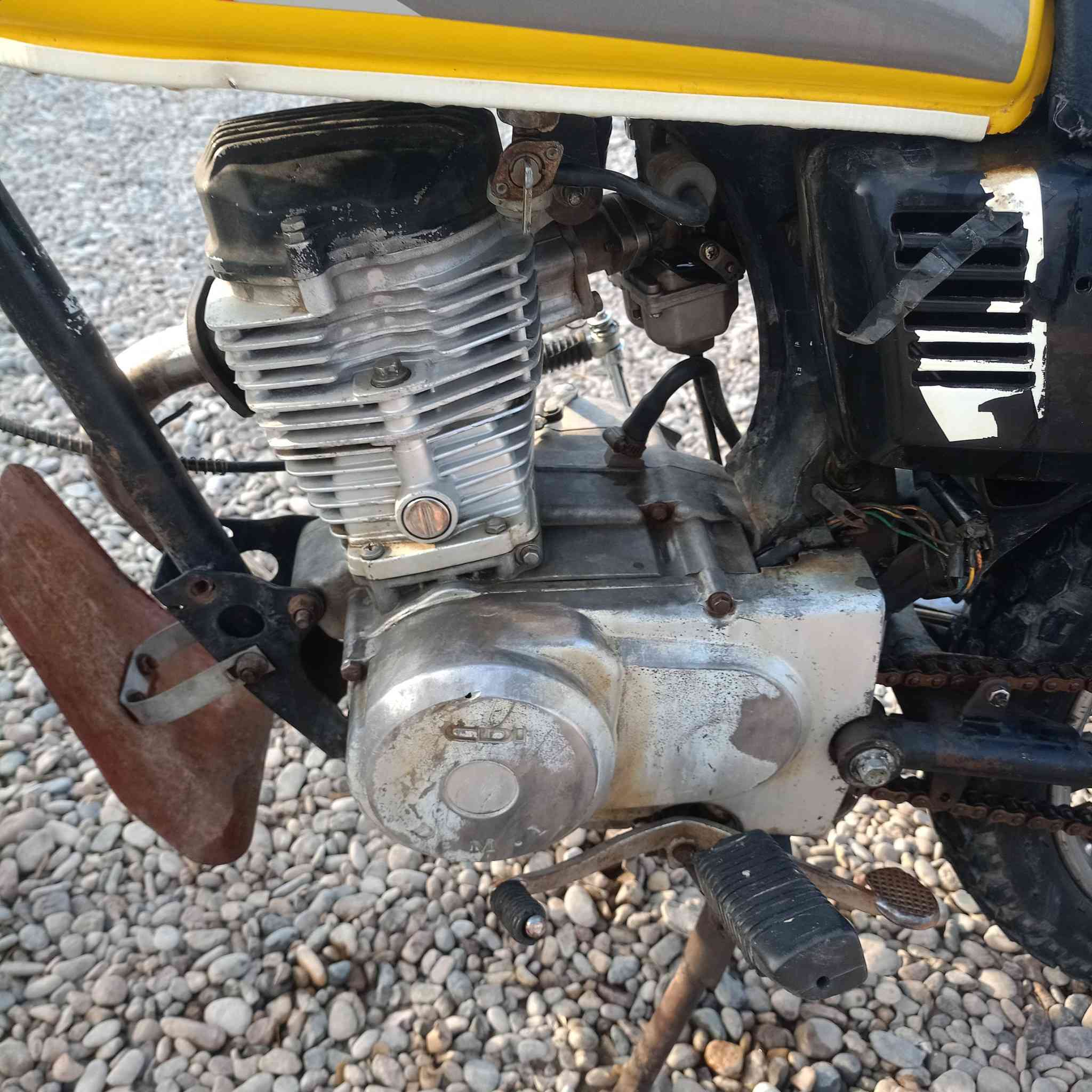 السلام عليكم دراجه للبيع موديل 17 مكفولة محرك 150 دراجه ما بيها اي عيب   
السعر 200 وبيها مجال رقم الهاتف***********
