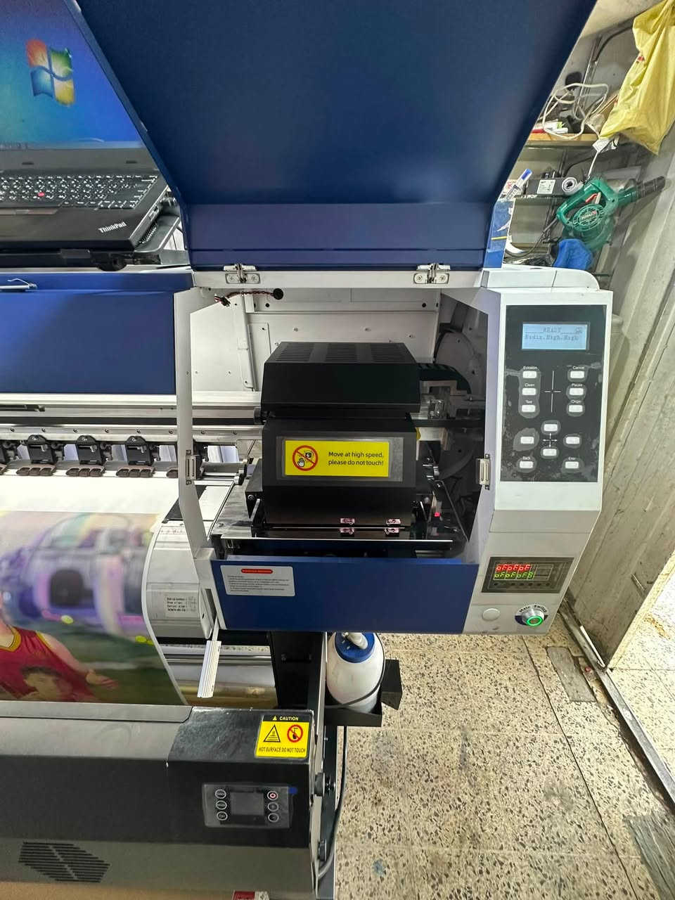 السلام عليكم
طابعه MY color  نظيفة جداً 320 سم دبل هيد xp600
استخدام قليل شغاله وطبعها يخبل ونظيفه جداً 

وياها رولات هديه وسيت احبار السعر 6000$ قفل

ممكانها بغداد الدوره ***********
