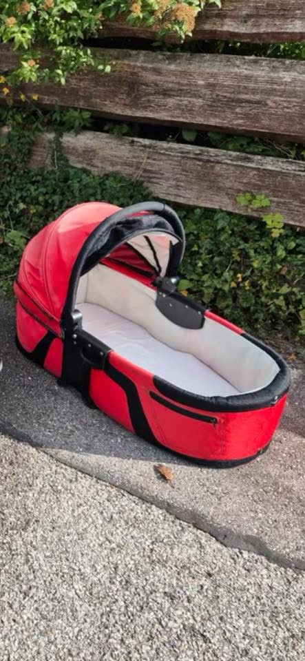 السلام عليكم عندي هي عربانة قطعتين يستخم بشكلين  و يمكن استعماله مثل كاريكوت و مكان نوم في سيارة  سعره ٢٠٠ الف  يتحمل ٨٠ كيلو غرام  ***********
