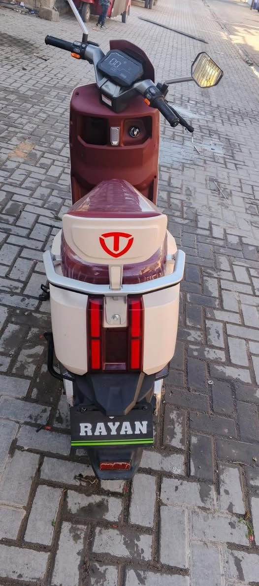 السلام عليكم دراجه شحن ريان للبيع صار الها شهر تقريبن من نزلت اوراقها والكتلوك موجود وبصمات2 دراجه زيرو السعر مليون و50 الف رقم الهاتف (***********) مكان بغداد مدينه الصدر
