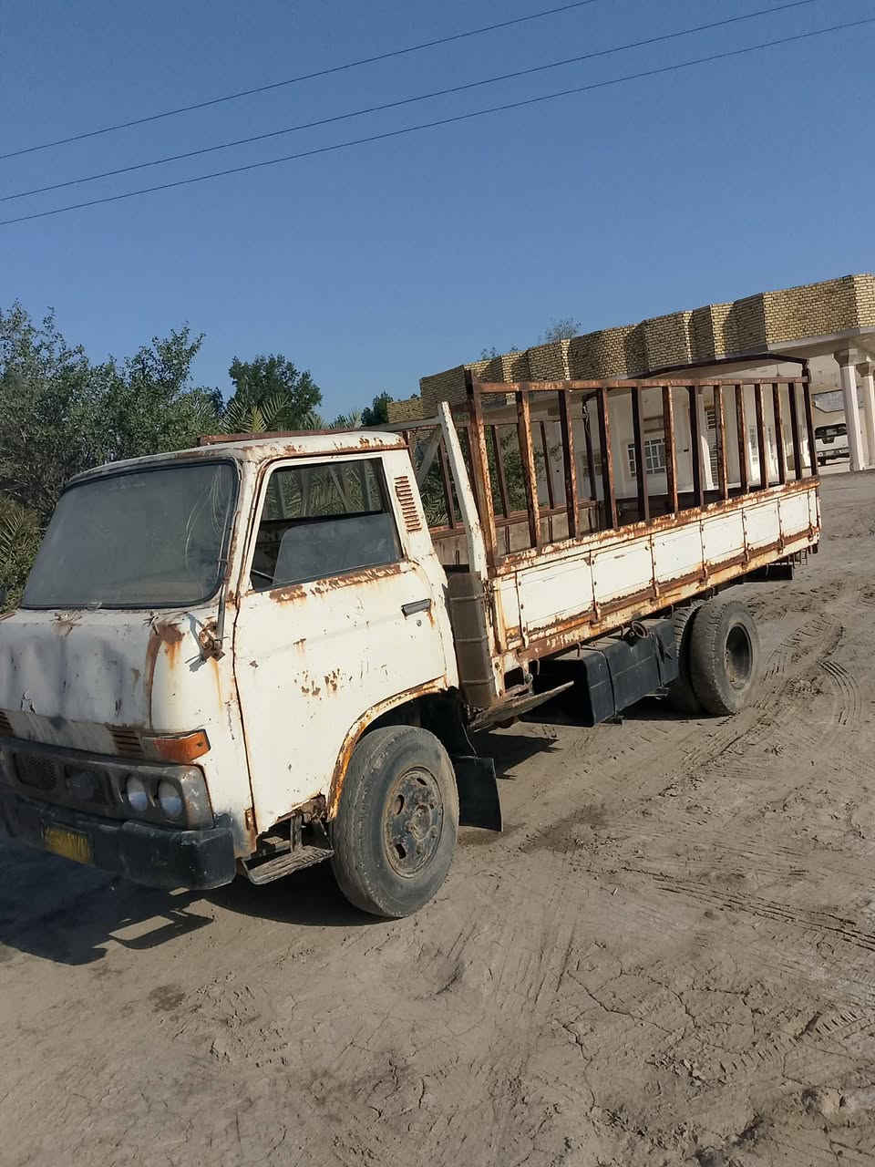 سلام عليكم للبيع داينه رقم بصره سنويه عاج سياره طفيته تشتغل  ابيع طافي مكان ناصريه الشراي يتصل ***********
