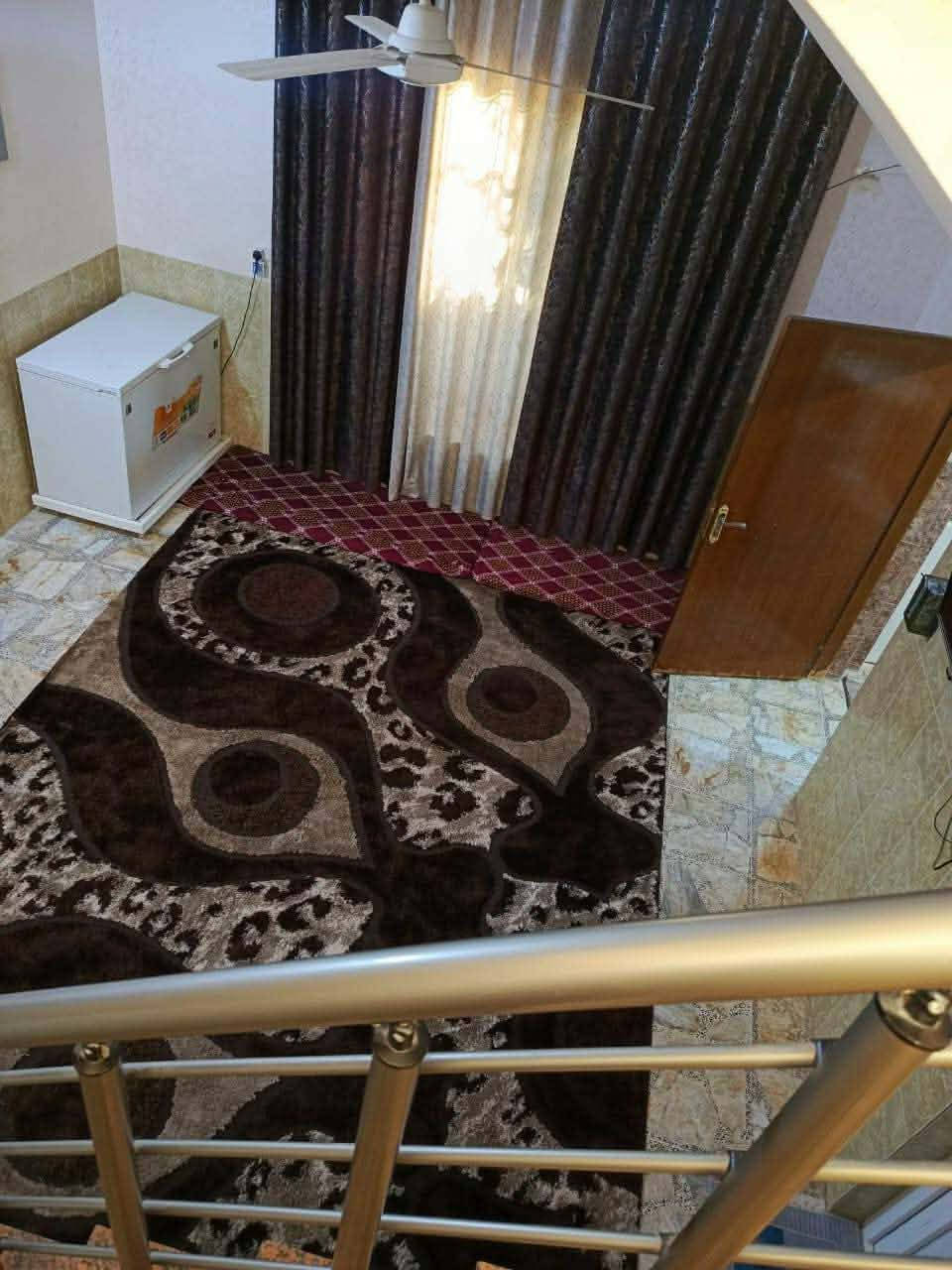 بيت للبيع ع شارع نهر فليح خلف مدرسة ساريه مباشر 
المساحه 250 نزال 15الوجه 17 طابقين مكمل من كلشي 
كامل هو والاثاث والسبالت 
السعر 150 مليون وبي مجال شي بسيط 
***********
طابو صرف
