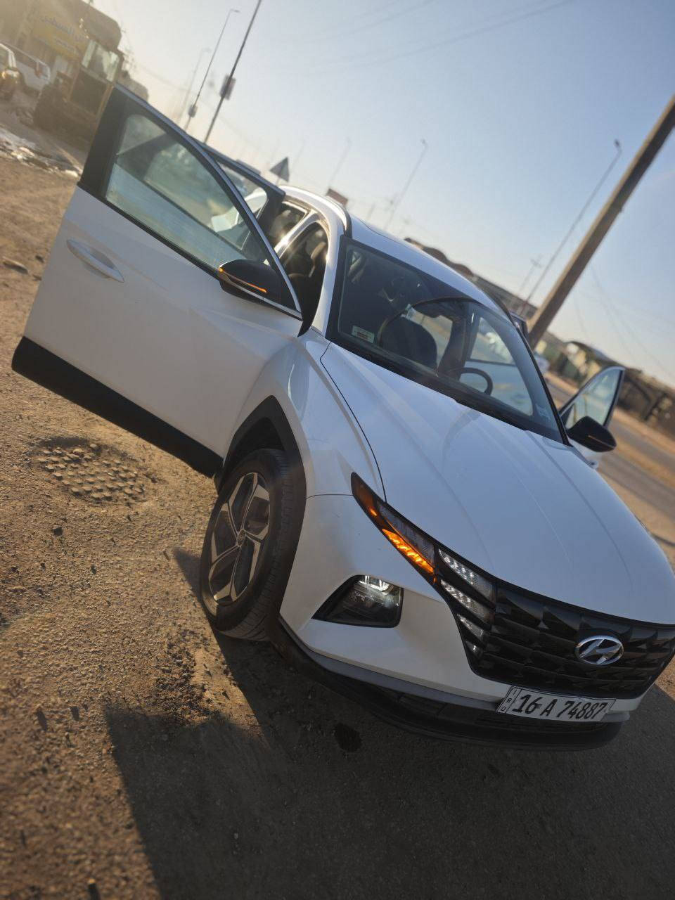 توسان( هاترك) موديل 2022ابيض صدفي مميز 
حادث خفيف بين البيبان بدون اي تبديل او بارد فقط صبغ ع وضع الشركه رقم قادسيه حلو 
فول مواصفات 
مستعجلين ع البيت لغرض البناء  السعر اتصل عالرقم 
***********
او ع الخاص 
وبالعافيه ع الشراي
