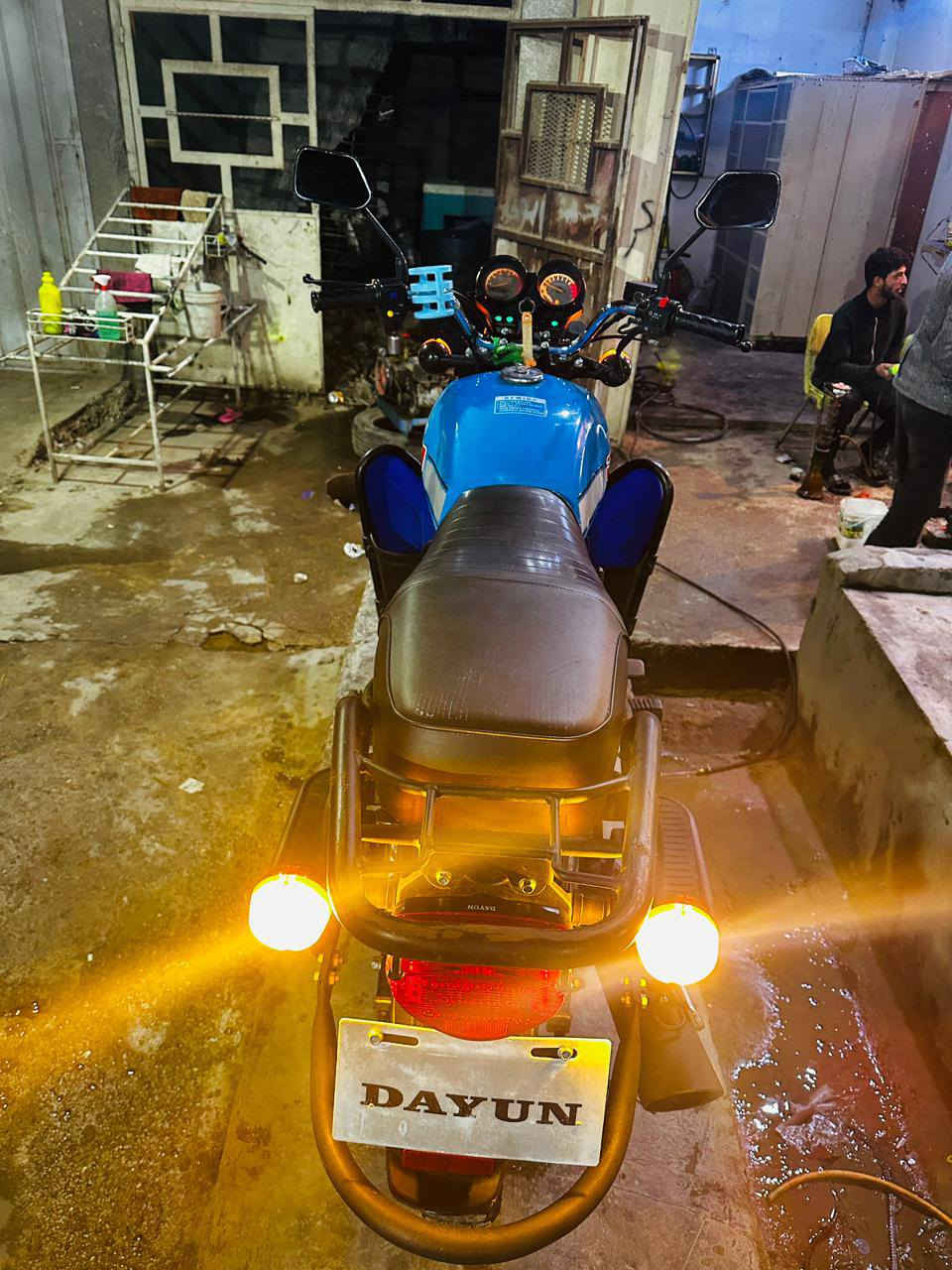 دراجه دايوان نفخ موديل 2023طالعة 2024شهر 9 رقم بغداد تحول تستلم لوحات انكليزي  ماشيه 15الف دراجة جديدة عضم قويي
مكانها بغداد العبيدي 

الاستفسار ع رقم بس  ***********
