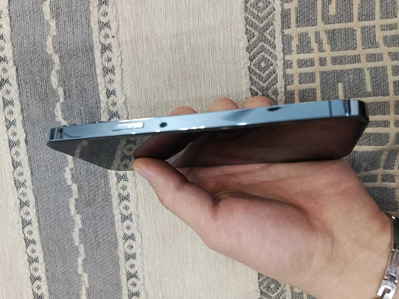 13 برو ماكس
وكاله وكاله وكاله 
ذاكره ٢٥٦
بطاريه ٧٩
لون بحري 
نضافة ٩٠٪؜
ملحقات كامله 
كارتون مطابق 
سعره ٦٠٠
ناصرية حي الفداء 
***********
