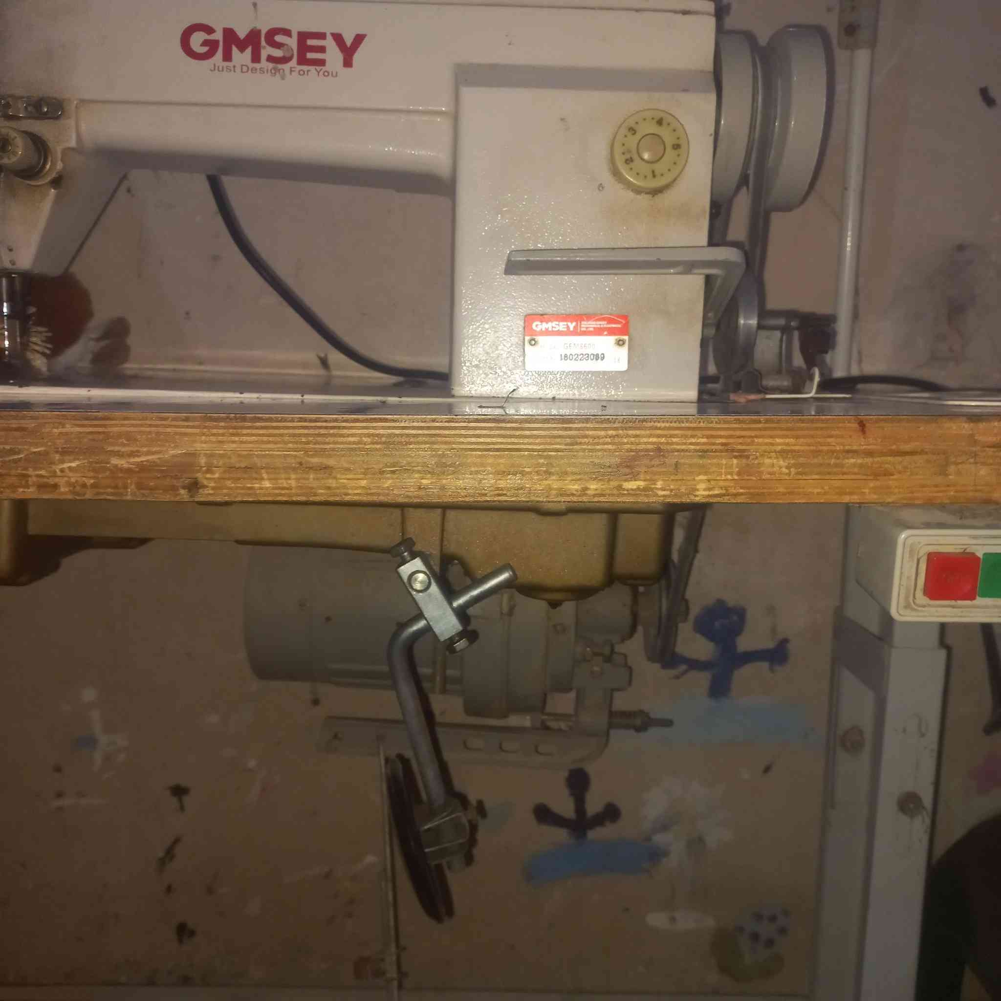 السلام عليكم يوجد مكينه صناعيه نوعيه جدا راقيه اشتريتها وما شغلتها شي قليل حيل وبس راميها بل بيت وأريد ابيعها السعر 350  بيها مجال شي قليل للستفسار *********** المكان كركوك الحويجه
