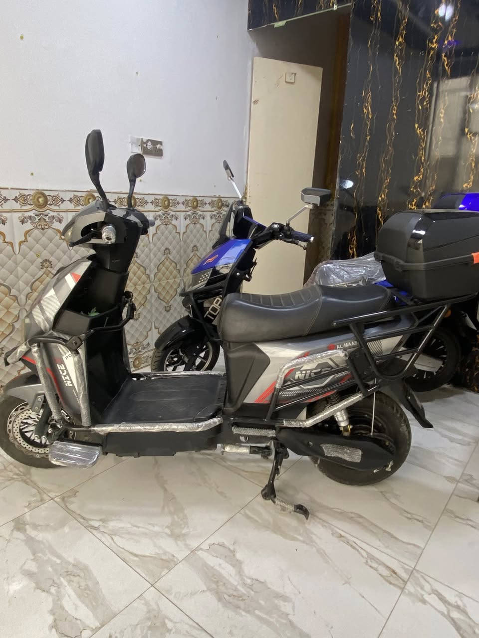 دراجة شحن للبيع الماسه بطاريات كلهن يقرن عشره الدراجه بعدها وضع شركه السعر 600 وبيها مجال مال شراي للتواصل ***********
