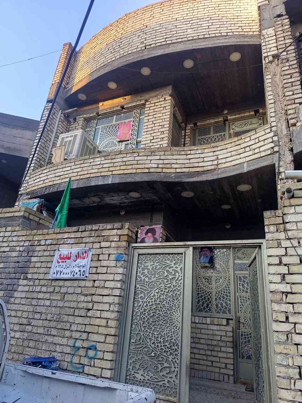 يالله بيت للبيع مساحه 75 متر مربع يحتوي على 3 غرف نوم واستقبال وملحقات بناء حديث طابقين فول  كاشي سيراميك ابياض اشتايكر  قريب على الشارع العام قرب اسواق علاوي أو سكله حماده سبع قصور الاستفسار خاص او *********** السعر   75 بي مجال سند 25
