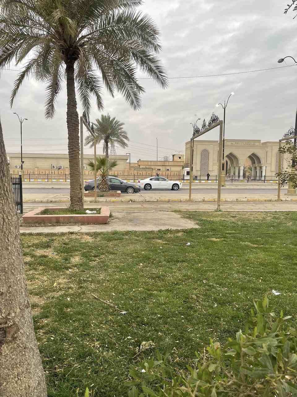 للأيجار
مساحة (4×3 متر) والحديقة الك بموقع حيوي ومناسب لفتح:
كشك قهوة ☕️
عصائر 🧃
سندويچات خفيفة 🌯
أو أي مشروع صغير. 

المكان مرتب ومهيأ مع إنارة جميلة وكشك أنيق جاهز للعمل.
الموقع واضح وقريب من الشارع الرئيسي وحركة سيارات مستمرة.

✔️ مناسب للمشاريع الصغيرة
✔️ مساحة منظمة وجاهزة
✔️ فرصة ممتازة لبدء مشروع

للاستفسار والتفاصيل أكثر ***********
