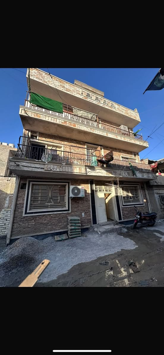 بنايه للبيع
الموقع : ساحه الطيران شارع مطعم الصادق منطقه كم الارمن 

المساحه: 125 متر  واجه 10 متر 
مكونه من 3 طوابق كل طابق شقتين 

سنه البناء : 2018

ملك صرف سكني بأسم والدي البنايه مؤجره بلكامل عوائل  الوارد الشهري 1.650.000 قابل للزياده 
رقم الهاتف :*********** متوفر واتساب
