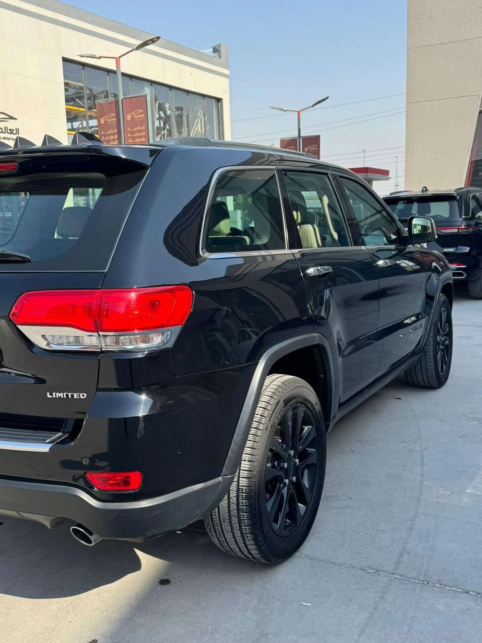 Jeep Grand Cherokee Limited 2019
جيب خليجي لمتد 
الموديل 2019 (خليجي) وكالة المهند . 
المحرك : V6.  3.6L . 
لون اسود

المواصفات :

• دفع رباعي 4x4 . 
• تحذير النقطة عمياء ⚠ .
• ويل قياس 20 انج .
• انارة متحركة .
• سقف بانوراما . 
• شاشه كبيرة . 
• نظام الخرائط (GPS) .
• ستيرن كهربائي . 
• المصابيح الأمامية زنون .
• كشافات الضباب زنون .     
• تشغيل عن بعد .
• صندوق كهربائي ..
• حفظ وضعيات الجلوس (ميموري) . 
• المقاعد الأمامية كهربائية .
• المقاعد الأمامية تبريد وتدفئة .
• المقاعد الخلفية تدفئة .. 
• حساسات أمامية . 
• حساسات خلفية . 
• كاميرا خلفية دوارة.
• تدفئة ستيرن . 
• مانع تصادم خلفي .
• ابل كاربلي وايرلس . 
• محدد سرعة . سقف بنوراما فتحتين
• نظام التشغيل والاطفاء الاوتوماتيكي ( Auto Start System. )
• ⁠مري قلاب
• ⁠مري شفط
• وضعيات قيادة
• ⁠شفتات ستيرن
• ⁠ماشية 109 كيلو
• ⁠داخل بيجي 
• ⁠سيستم سماعات
• ⁠هزة وسنوية جديدة
• ⁠سيارة بسمي مداور ثاني يوم
• ⁠تايرات جدد pirelli scorpion 

السعر 268 ورقه وبيه مجال للشراي 
العنوان 📍 النجف الاشرف حي المثنى 
للتواصل و الواتساب : ***********

رابط الواتساب المباشر للمراسله 👇♻️✅
https://wa.me/964***********
