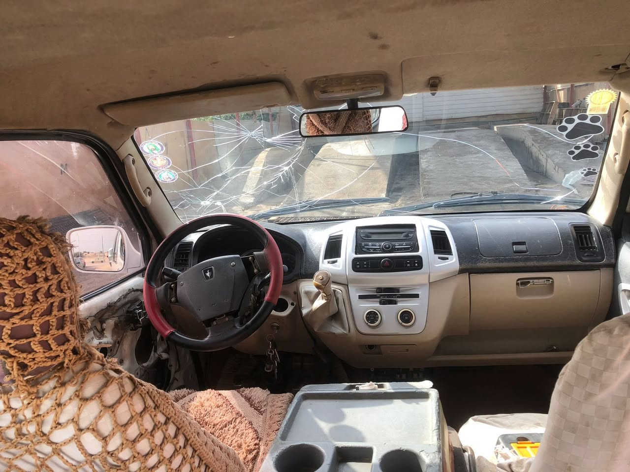 سلام وعليكم جنبي H1
موصليه ما عليه اشارت حجز
السياره جاهزه من كلشي 
سنويه عاج
مكينه فور واي  مكينه وكير كفاله 30وبيه مجال بيع مستعجل مكان بصره ستفسار ع رقم***********
