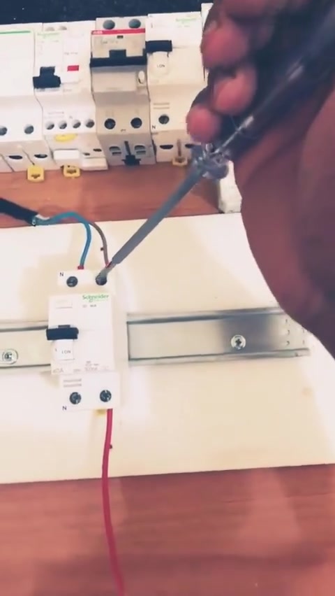 أحمي أهل بيتك واطفالك من صعق الكهربائي 🚫⚡️
وأنقذ حياتهم ✅️

⚠️القاطع التفاضلي خيار حماية للأشخاص فعال وممتاز من صعق 
يربط مع سخانات المياه او غسالات الملابس او اجهزة التكييف او غسالات الصحون او مبردات الهواء 

او مع أي جهاز كهربائي منزلي يستخدم المياه او لجهاز معين 

قاطع الحماية التفاضلي RCBO من شركة ABB الاصلي صناعة ايطالية 🇮🇹
يفصل التيار الكهربائي لحظياً عند وجود تسريب تيار ( صعق⚡️ ) 
فصل تيار عند وجود شورت سيركت 
فصل تيار عند الحمل الزائد 

3 وظائف في قاطع واحد 1 

كما موضح في الفديو تجربة ⬇️

✅️متوفر ( يوصلك القاطع لبيتك ونشدة الك ) فقط بغداد 

يرجى مراسلة الصفحة للأستفسار


**إذا كنت صاحب هذا الإعلان وتريد حذفه لأي سبب، رجاءا أرسل رسالة إلى الدعم الفني**