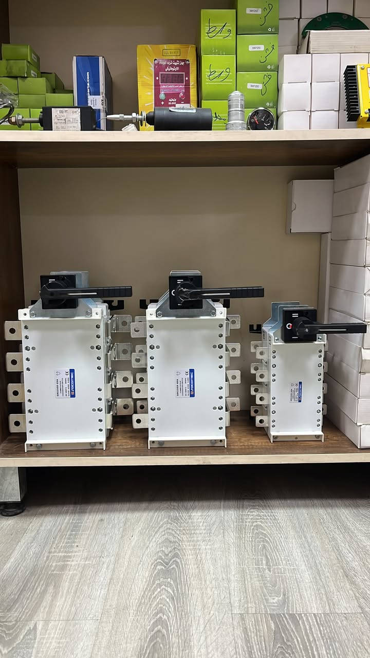 مختلف أنواع الجنجات نوع سكومي 
630Aالسعر١٤٥ الف
400Aالسعر١٢٥ الف
250Aالسعر٧٠الف
للاستفسار الاتصال على 
***********
